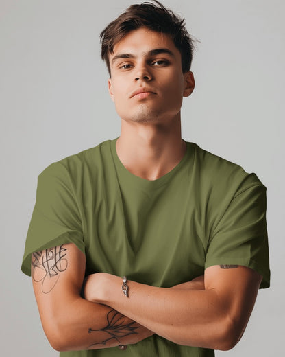 Men Solid Green Regular T-Shirt.